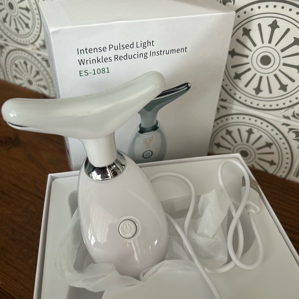 Intense Pulsed Light Wrinkle Reducing Instrument - Picture 3 of 4